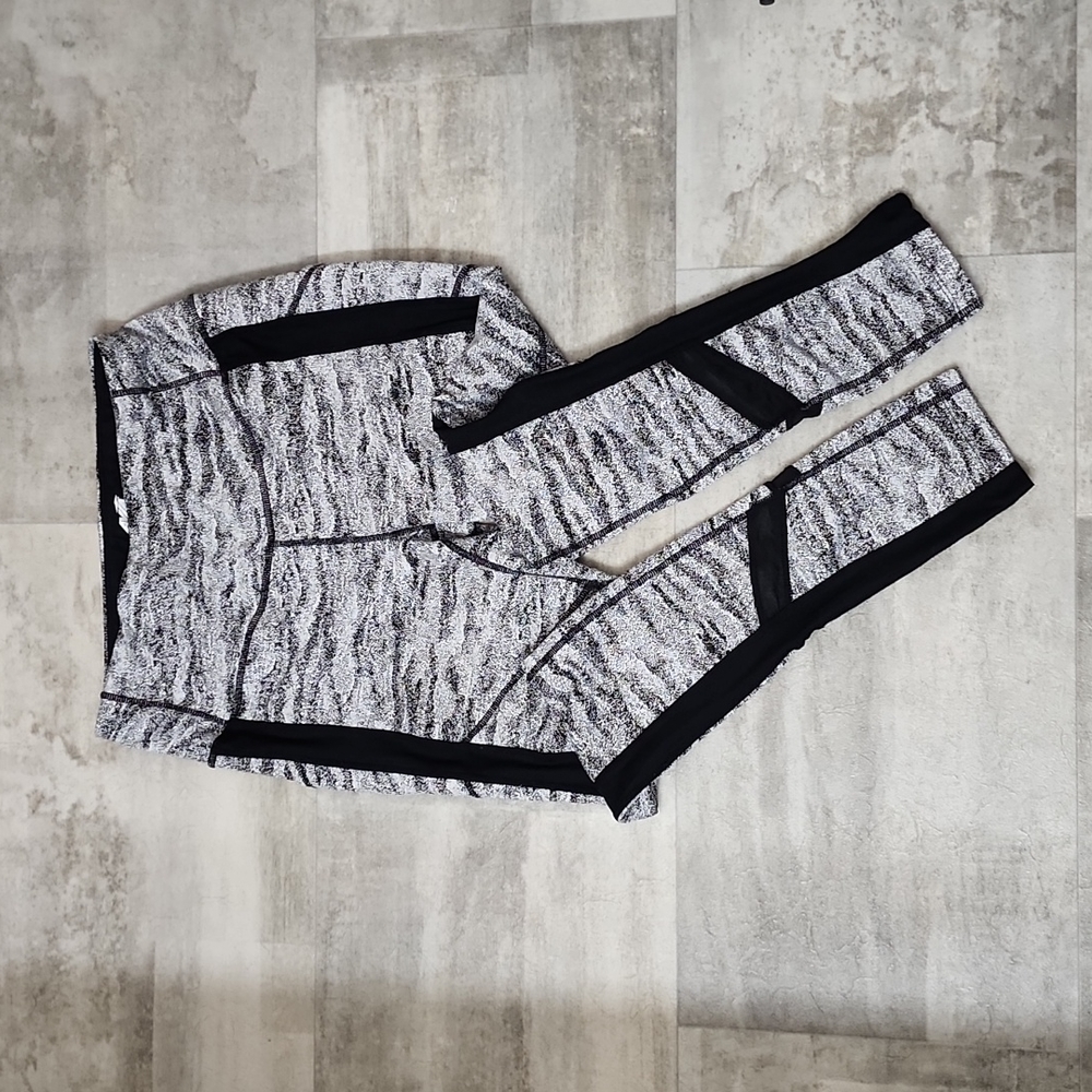 Avia woman active wear leggings size md